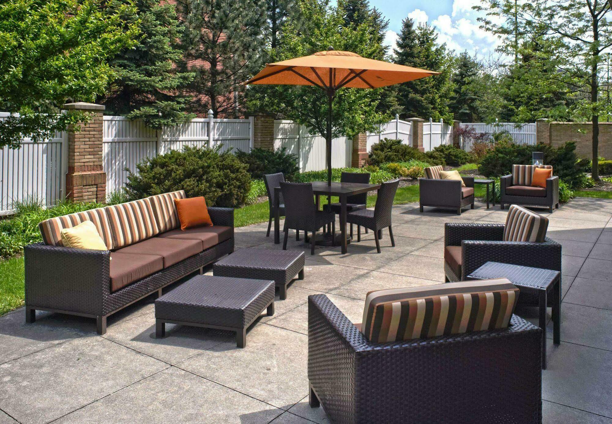 Courtyard Cleveland Independence Hotel Restaurant foto